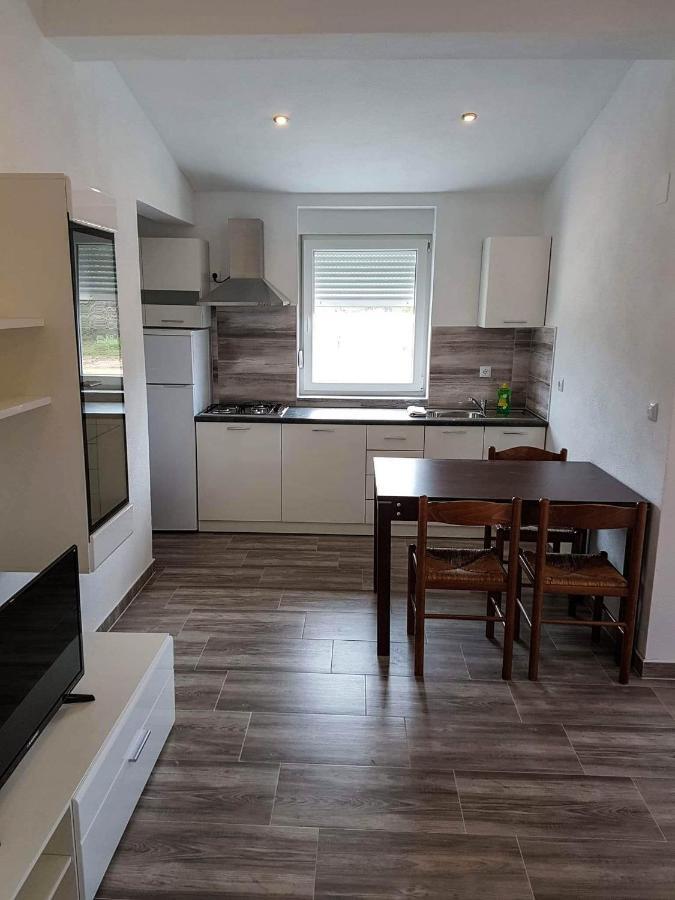 Apartmani Lukic Vir Eksteriør billede
