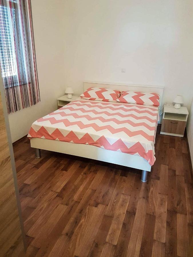 Apartmani Lukic Vir Eksteriør billede